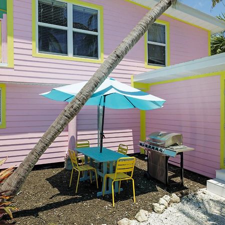 Charming Suite With Balcony And Bikes At Historic Sandpiper Inn Sanibel Exteriör bild