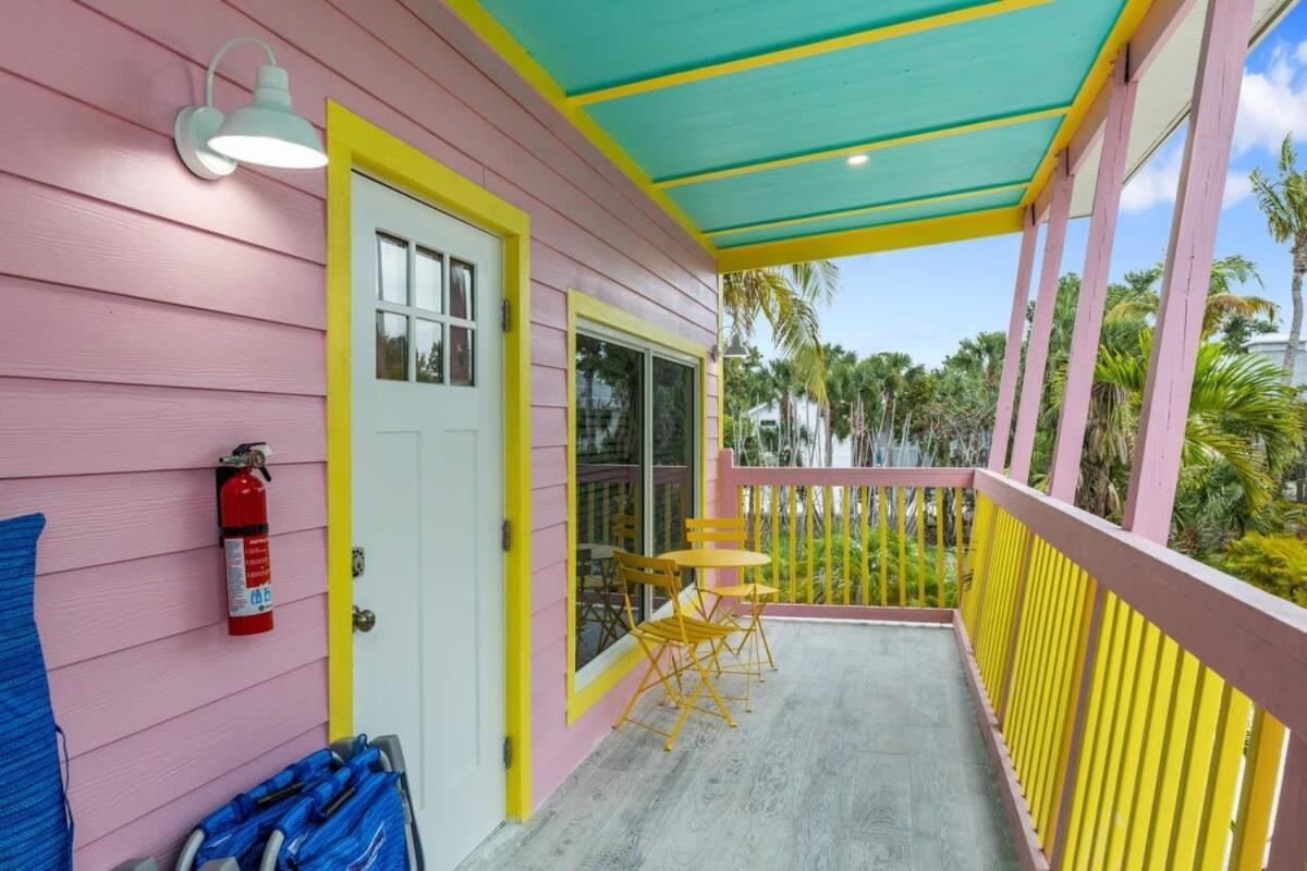 Charming Suite With Balcony And Bikes At Historic Sandpiper Inn Sanibel Exteriör bild