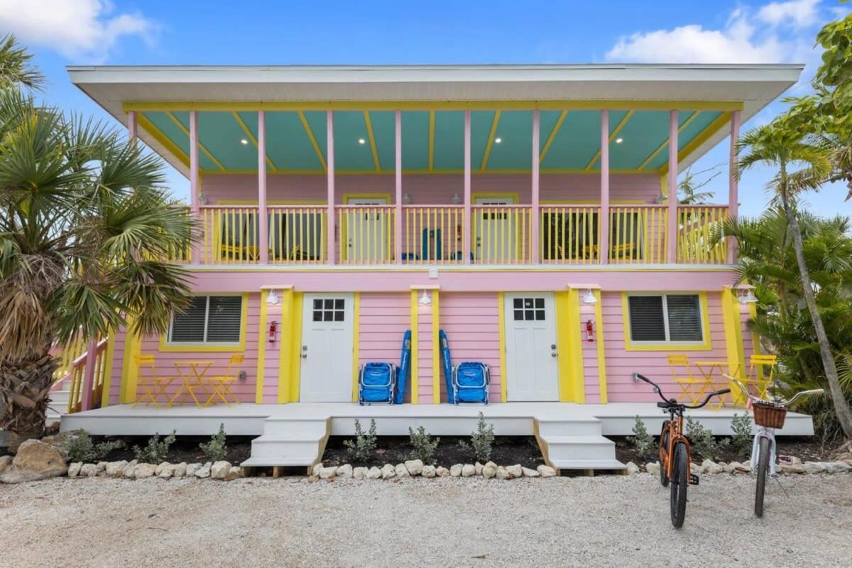 Charming Suite With Balcony And Bikes At Historic Sandpiper Inn Sanibel Exteriör bild