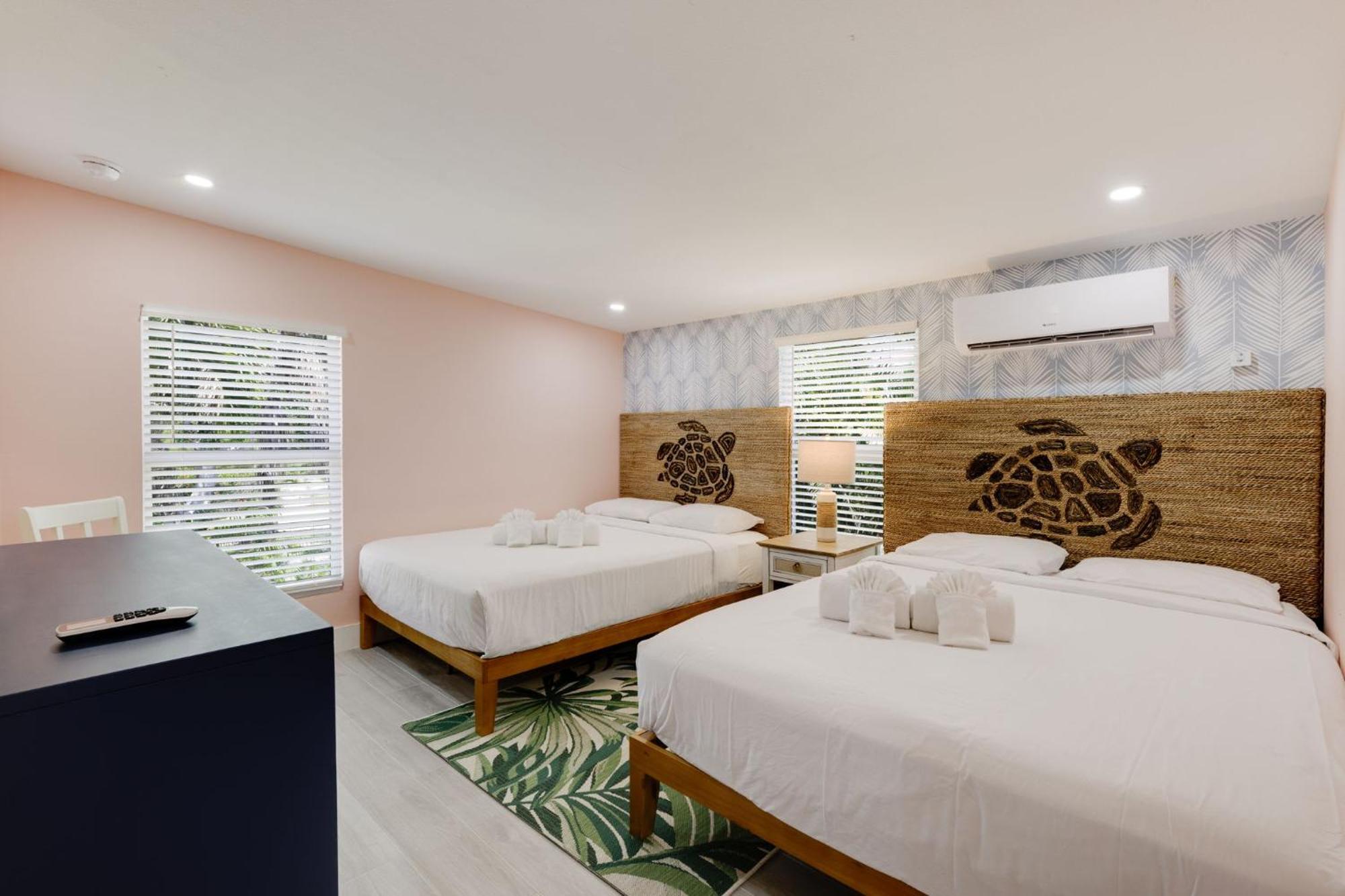Charming Suite With Balcony And Bikes At Historic Sandpiper Inn Sanibel Exteriör bild
