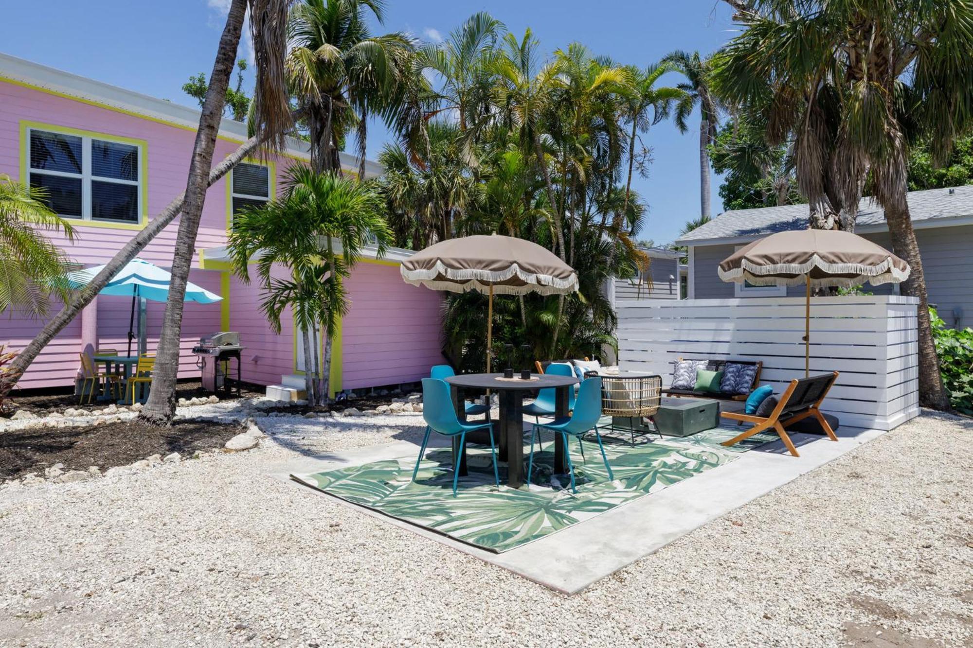 Charming Suite With Balcony And Bikes At Historic Sandpiper Inn Sanibel Exteriör bild