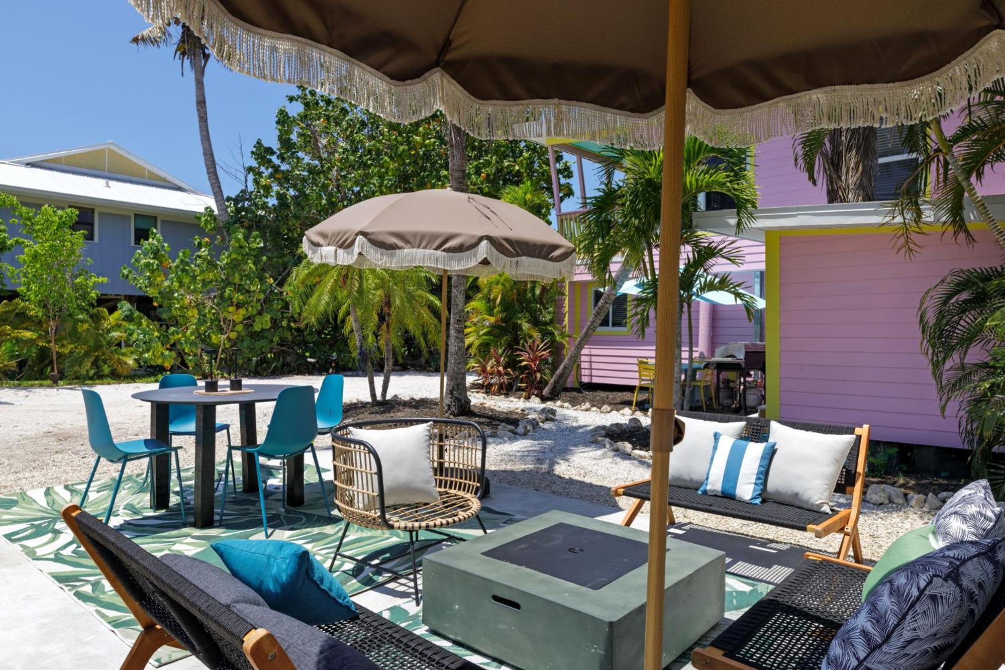 Charming Suite With Balcony And Bikes At Historic Sandpiper Inn Sanibel Exteriör bild