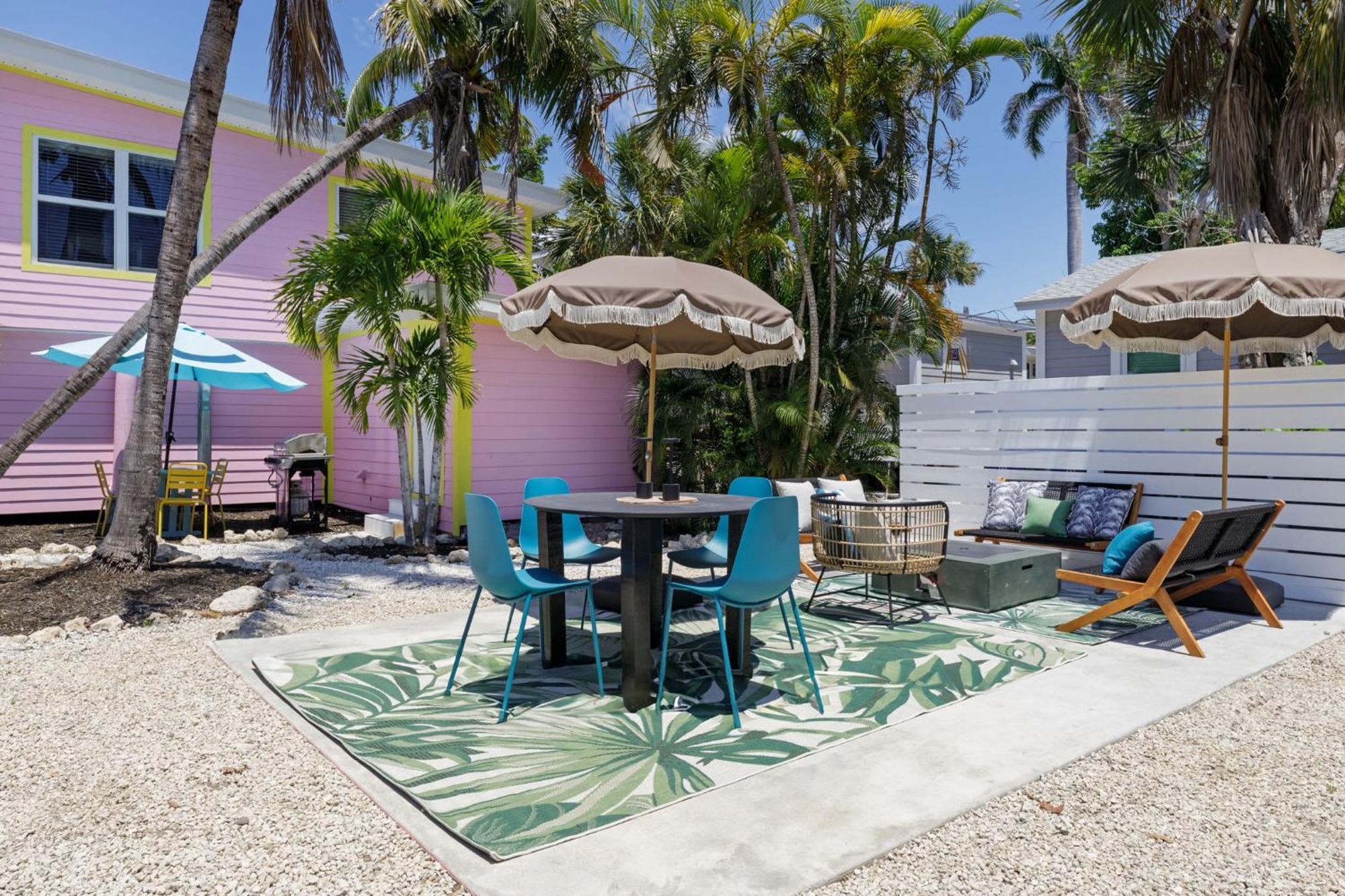Charming Suite With Balcony And Bikes At Historic Sandpiper Inn Sanibel Exteriör bild